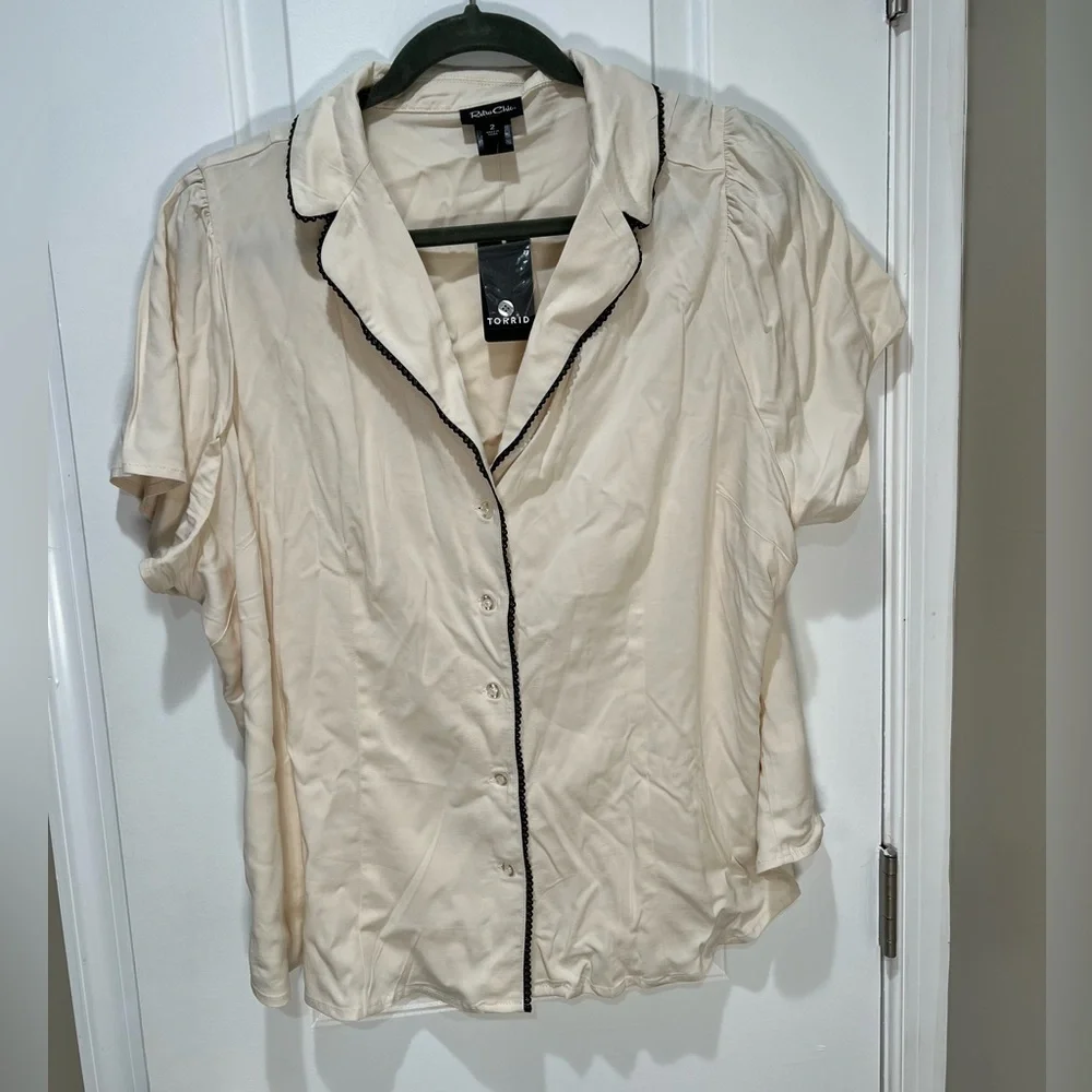 Torrid Size 1 Retro Chic Stretch Challis Button Front Shirt - Picture 3 of 5